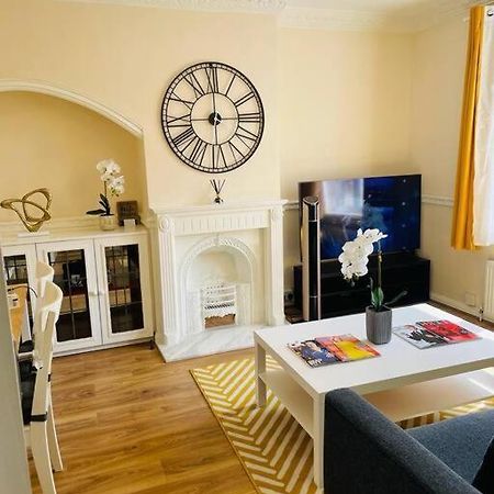 Superb And Comfortable 3Bd Home In ダグナム エクステリア 写真