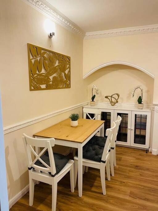 Superb And Comfortable 3Bd Home In ダグナム エクステリア 写真