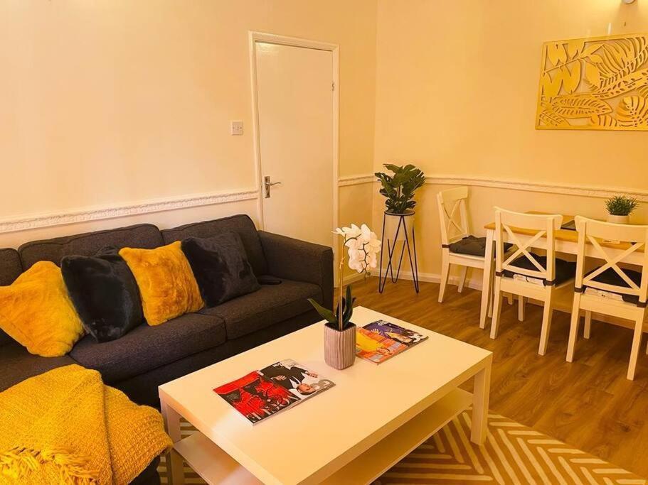 Superb And Comfortable 3Bd Home In ダグナム エクステリア 写真